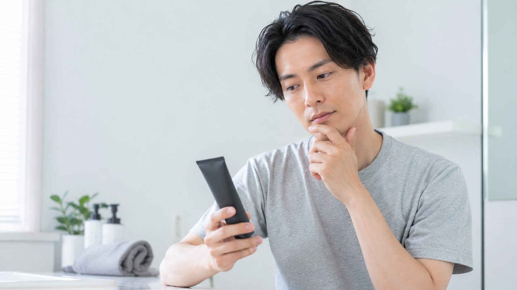 メンズ除毛クリームを使う前に注意点が気になっている男性のイメージ