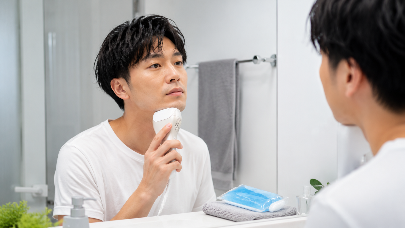 男性がヒゲに家庭用脱毛器を使う際の刺激や熱感に配慮するイメージ